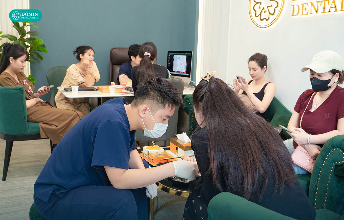 Dán sứ veneer tại Việt Nam có chi phí hợp lý.